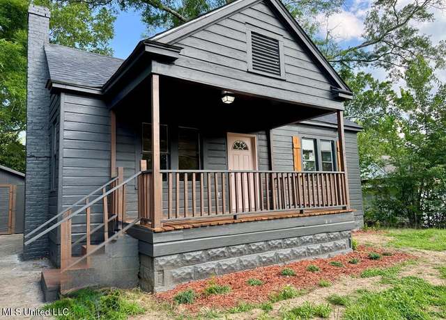 Property at 319 S 4th St, Mccomb, MS 39648, 3 beds, 2 baths