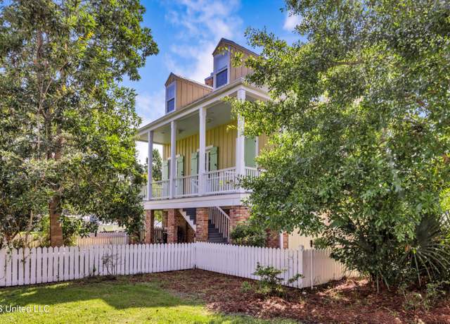 Property at 11 Devils Elbow, Diamondhead, MS 39525, 3 beds, 2.5 baths