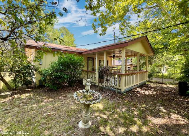 Property at 302 Horne St, Crystal Springs, MS 39059, 3 beds, 1.5 baths