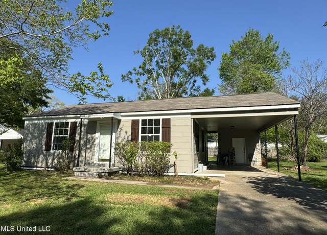 Property at 8 Oakwood Ln, Natchez, MS 39120, 2 beds, 1 bath