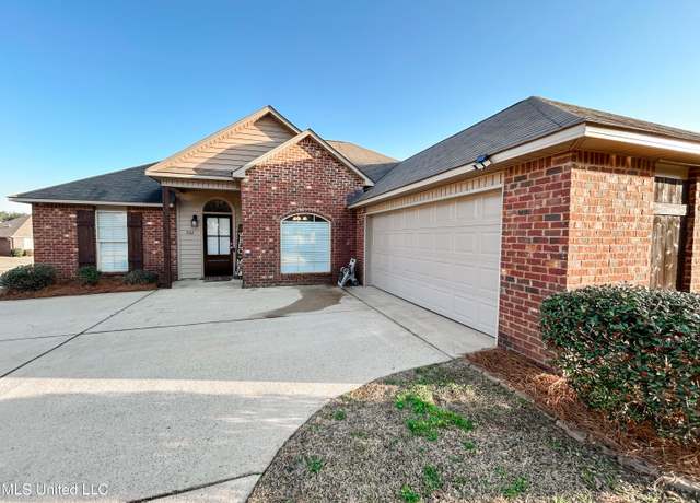 Property at 702 Lexington Dr, Florence, MS 39073, 3 beds, 2 baths