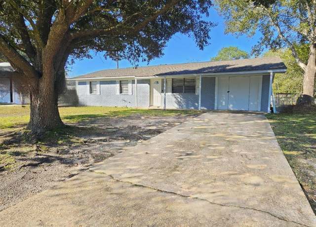 Property at 6688 Balboa Cir, Ocean Springs, MS 39564, 4 beds, 1 bath