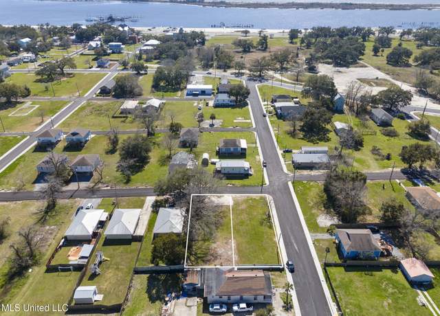 Property at 424 Pearl St, Biloxi, MS 39530