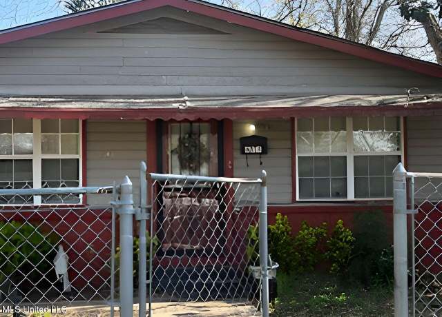 Property at 611 N 3rd Ave, Greenwood, MS 38930, 3 beds, 1 bath