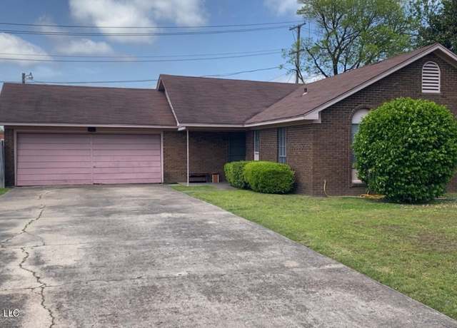 Property at 843 Hart Dr, Greenville, MS 38703, 3 beds, 2 baths