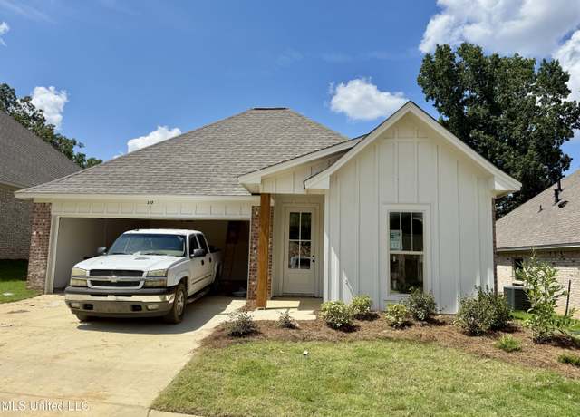 Property at 107 Hyde Park Dr, Brandon, MS 39042, 3 beds, 2 baths