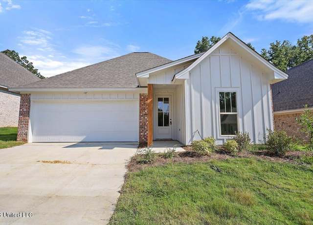 Property at 107 Hyde Park Dr, Brandon, MS 39042, 3 beds, 2 baths