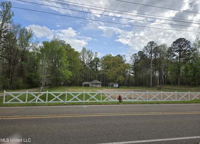 Property at 207 Lake Castle Rd, Ridgeland, MS 39157