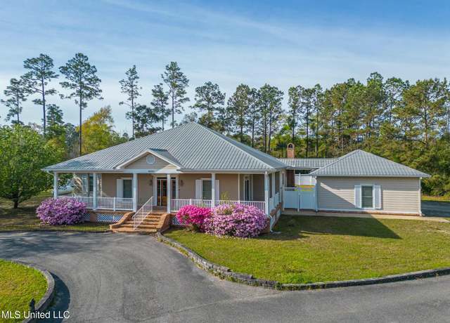 Property at 10021 Woodlands Dr, Biloxi, MS 39532, 3 beds, 3 baths