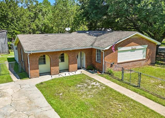 Property at 1800 Kingfisher Dr, Gautier, MS 39553, 3 beds, 1.5 baths