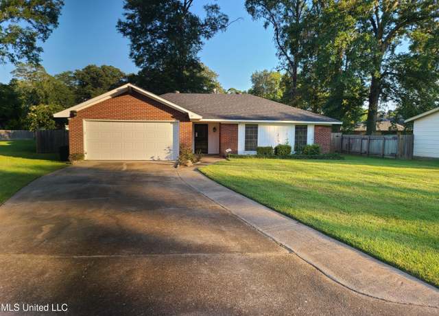Property at 135 Bedford Ln, Jackson, MS 39206, 3 beds, 2 baths