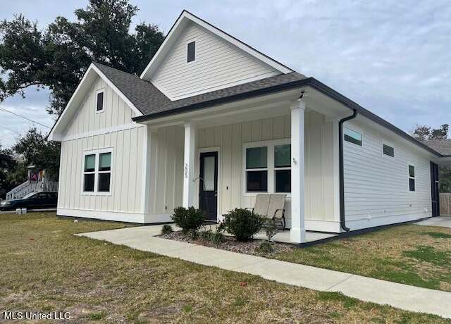 Property at 205 Caron Ln, Bay Saint Louis, MS 39520, 3 beds, 2.5 baths