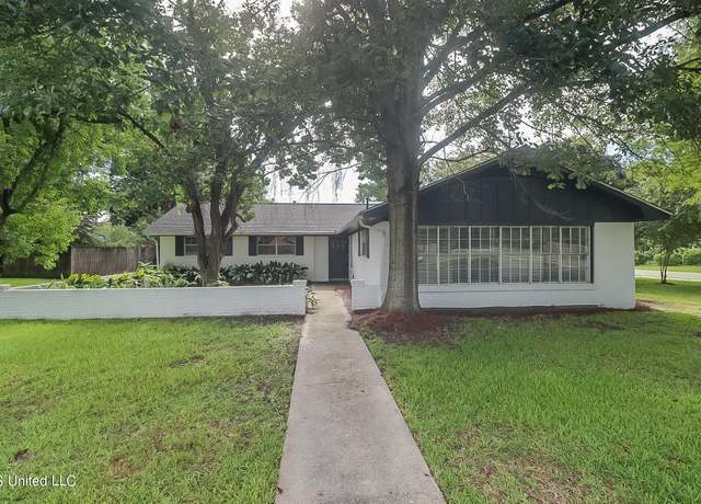Property at 100 Royal Dr, Long Beach, MS 39560, 4 beds, 2 baths