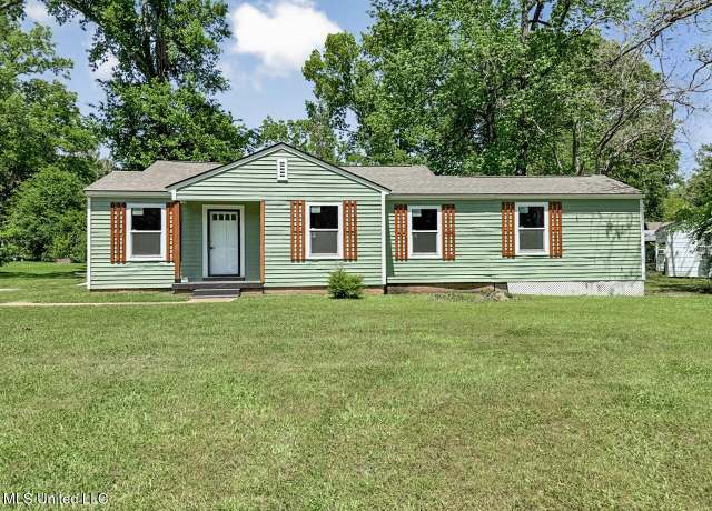 Property at 3903 Edgewood Rd, Natchez, MS 39120, 4 beds, 2 baths