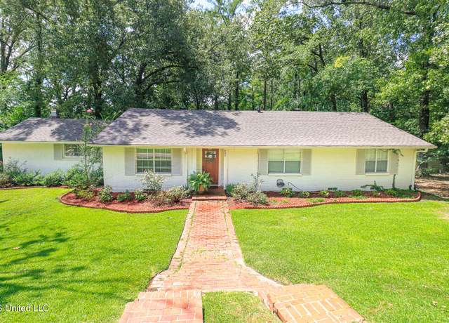 Property at 802 E Leake St, Clinton, MS 39056, 3 beds, 2 baths