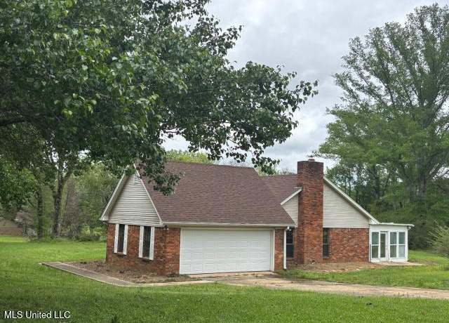 Property at 2334 N Pine Lea Dr, Jackson, MS 39209, 3 beds, 2 baths