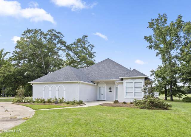 Property at 510 S Deerfield Dr, Canton, MS 39046, 3 beds, 2 baths