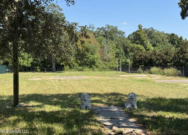 Property at 1086 Beach Blvd, Biloxi, MS 39530