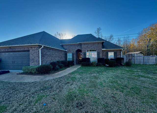 Property at 990 Clubhouse Dr, Pearl, MS 39208, 4 beds, 2 baths
