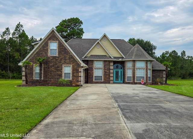 Property at 3107 Village Cir, Ocean Springs, MS 39564, 4 beds, 3 baths