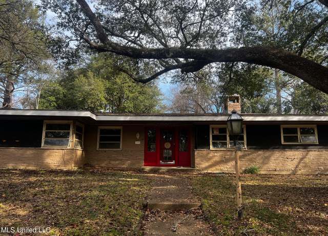Property at 1332 Belvoir Pl, Jackson, MS 39202, 6 beds, 3 baths