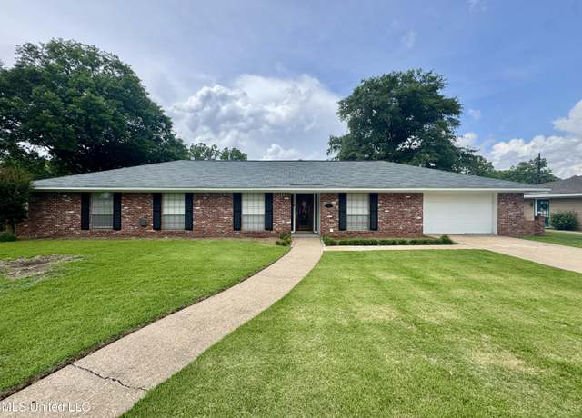 Property at 712 Alta Vista Dr, Greenwood, MS 38930, 4 beds, 2 baths