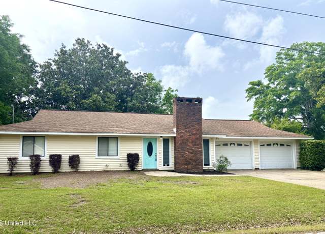 Property at 8720 Manini Way, Diamondhead, MS 39525, 3 beds, 1.5 baths