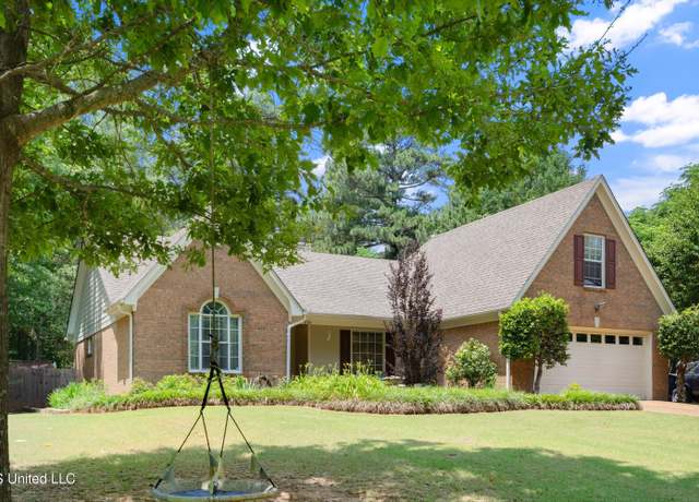 Property at 9884 Victor Dr, Olive Branch, MS 38654, 4 beds, 2 baths