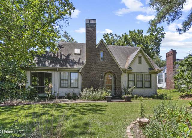 Property at 1521 Riverside Dr, Jackson, MS 39202, 3 beds, 2 baths