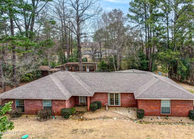 Property at 911 Newitt Vick Dr, Vicksburg, MS 39183, 4 beds, 2 baths