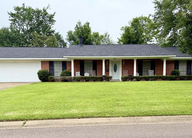Property at 1842 Lake Trace Dr, Jackson, MS 39211, 3 beds, 2 baths