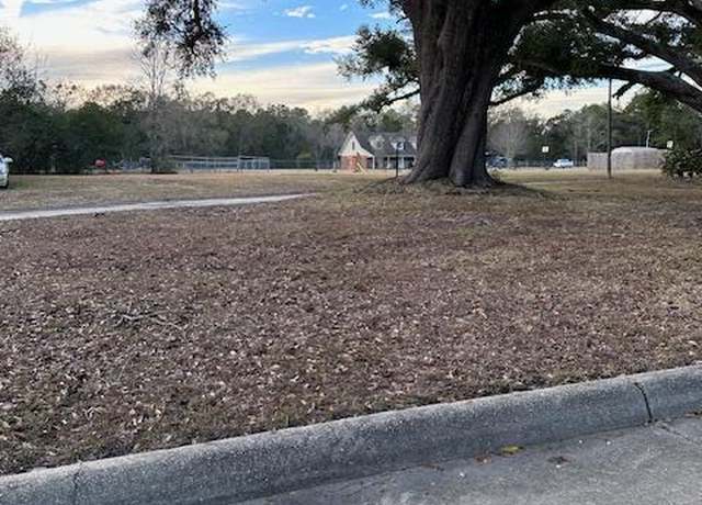 Property at 5 Oaks Dr, Gulfport, MS 39503