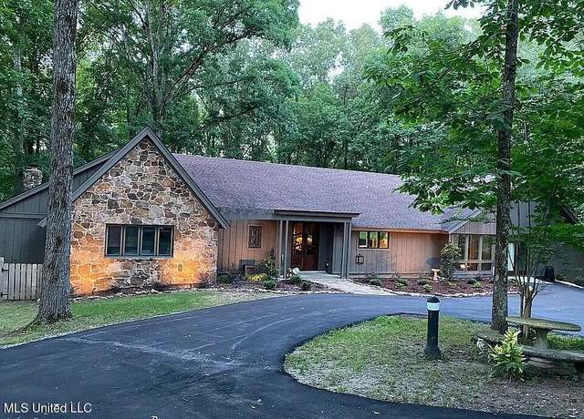 Property at 1202 White Oak Dr, Hernando, MS 38632, 4 beds, 4 baths