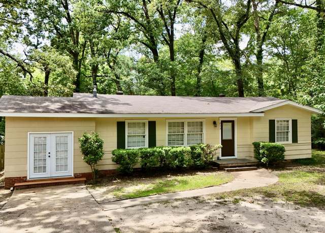 Property at 213 W Lakeview Dr, Clinton, MS 39056, 3 beds, 1.5 baths