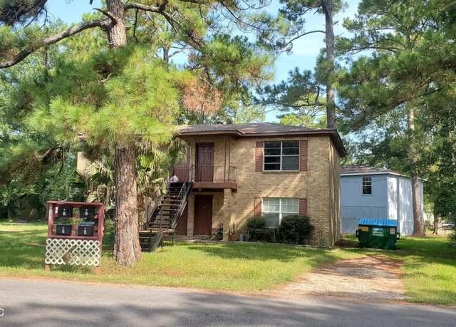 Property at 6443 Jasmine St, Moss Point, MS 39563, 4 beds, 4 baths