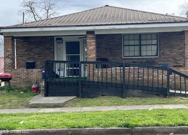 Property at 720 Mattingly St, Vicksburg, MS 39180, 3 beds, 3 baths