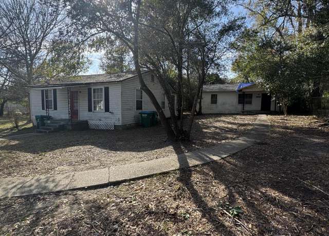 Property at 2819 Gulf Ave, Gulfport, MS 39501, 4 beds, 2 baths