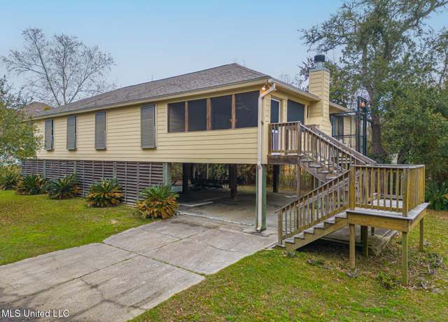 Property at 208 Petite Dr, Waveland, MS 39576, 4 beds, 2.5 baths