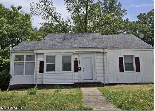 Property at 1215 Lawnview Pl, Jackson, MS 39203, 3 beds, 2 baths