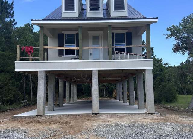 Property at 200 Farrar Ln, Waveland, MS 39576, 4 beds, 4 baths