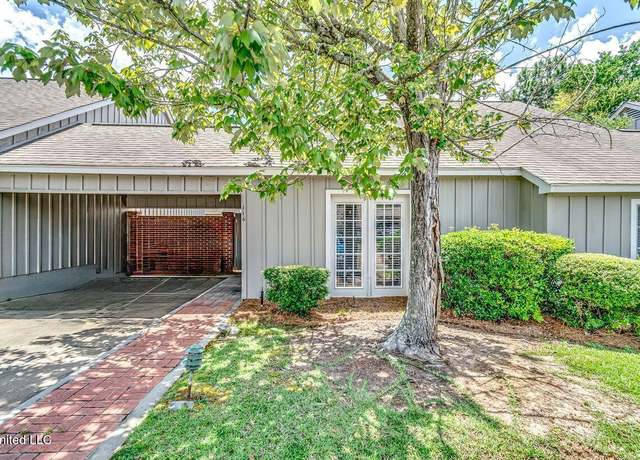 Property at 114 River Pl, Jackson, MS 39211, 3 beds, 2 baths