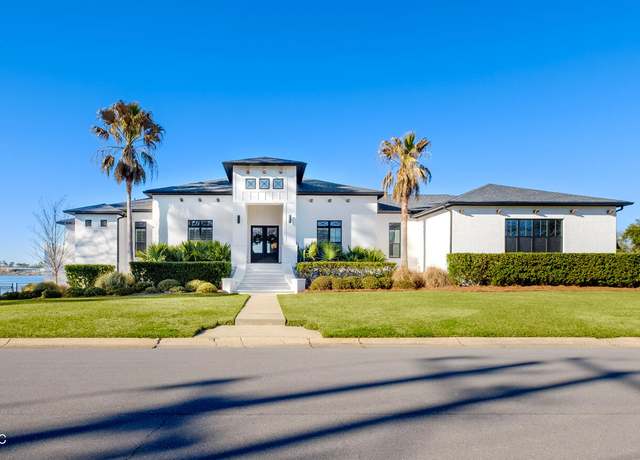 Property at 158 Bayou Cir, Gulfport, MS 39507, 4 beds, 4.5 baths