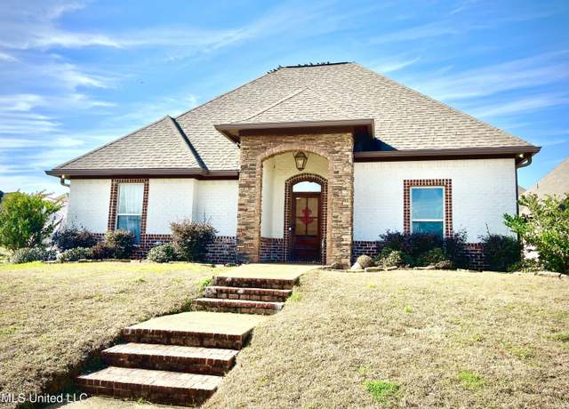 Property at 401 Emerald Trl, Brandon, MS 39047, 3 beds, 2 baths