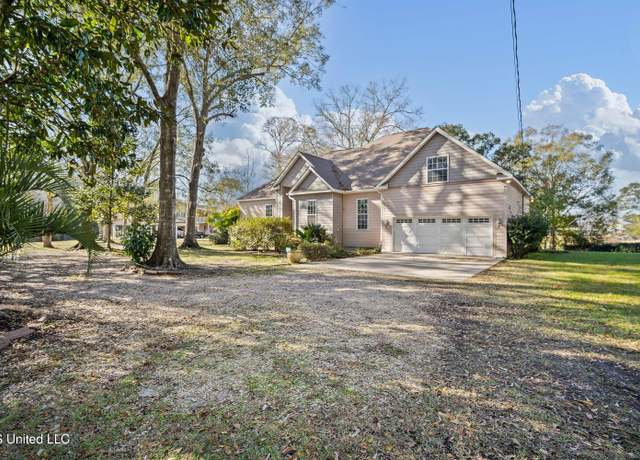 Property at 3219 Choctaw Ave, Moss Point, MS 39563, 3 beds, 2 baths