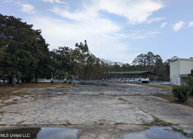 Property at 15110 Chickasaw Rd, Kiln, MS 39556