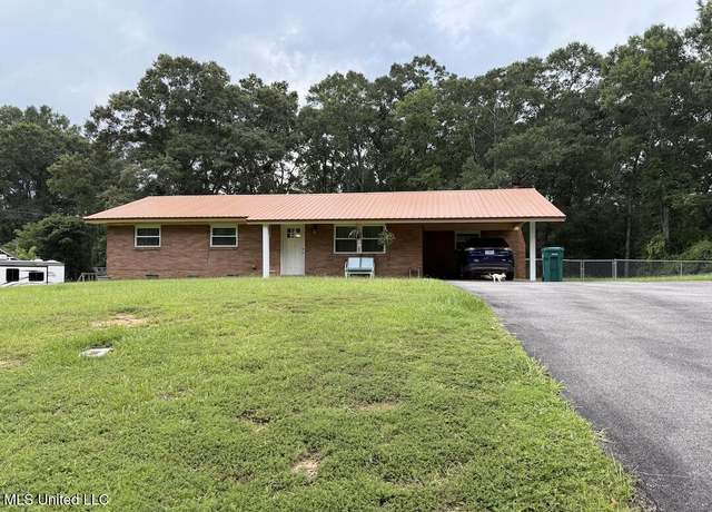 Property at 916 E College Ave, Wiggins, MS 39577, 3 beds, 1 bath