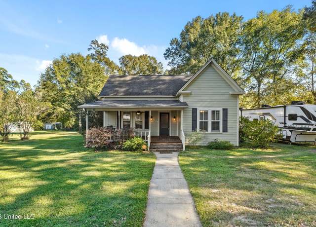 Property at 502 Collins St, Ellisville, MS 39437, 3 beds, 2 baths