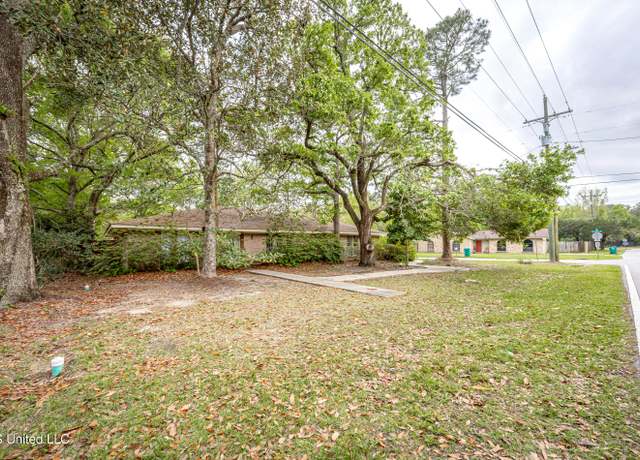 Property at 831 Graveline Rd, Gautier, MS 39553, 3 beds, 2 baths