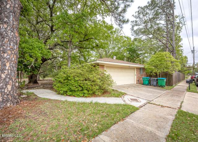 Property at 831 Graveline Rd, Gautier, MS 39553, 3 beds, 2 baths