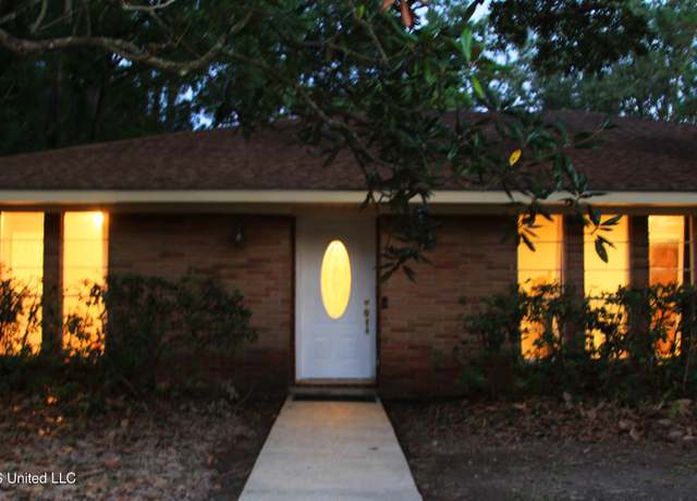 Property at 831 Graveline Rd, Gautier, MS 39553, 3 beds, 2 baths